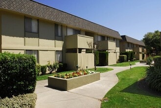 Building Photo - 7007 Inglewood Ave