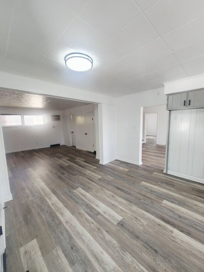 Building Photo - 564 Haller St