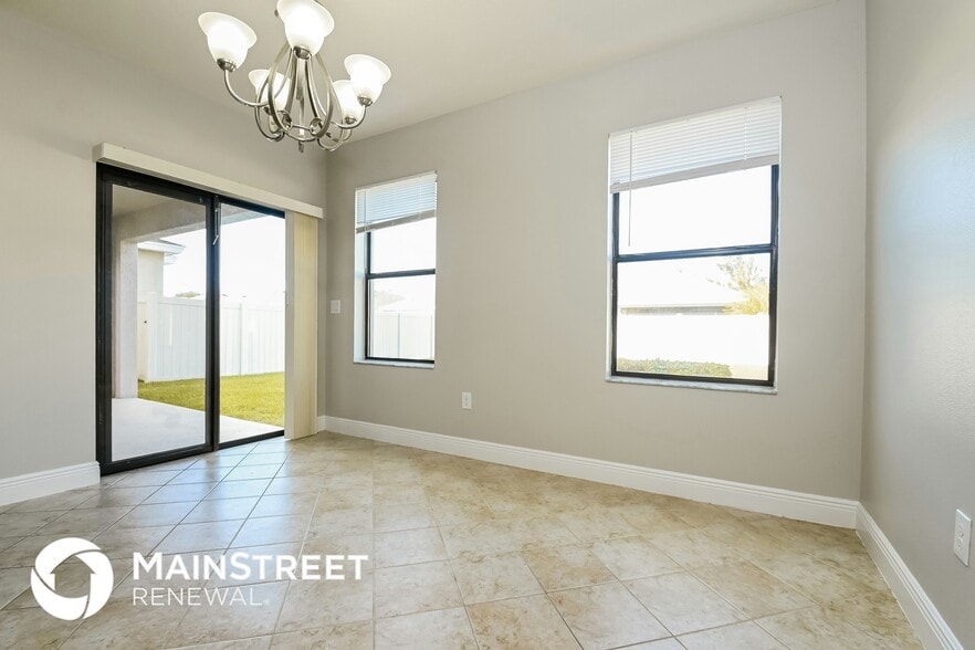 Building Photo - 10255 Newminster Loop