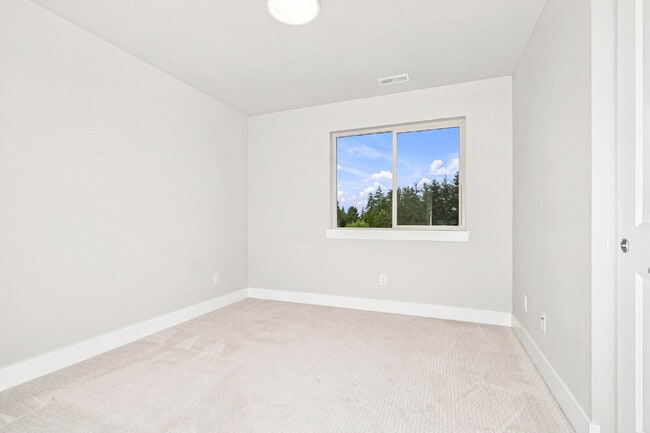 Building Photo - Spacious 4-Bedroom Townhome in Lake Stickney – Lynnwood- Available NOW for RENT