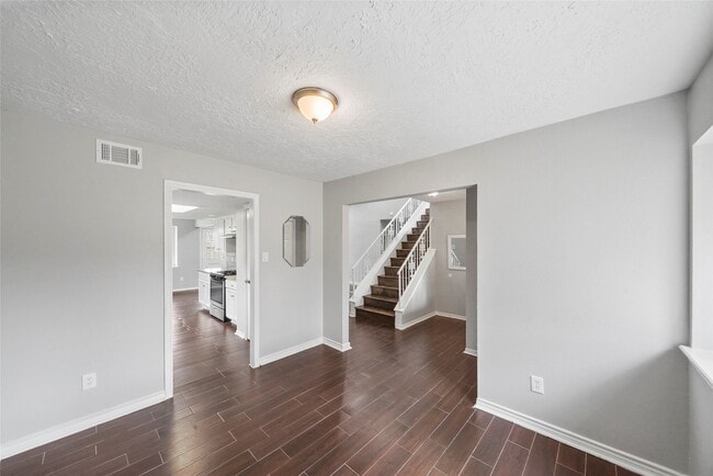 Building Photo - 2251 Middle Creek Dr