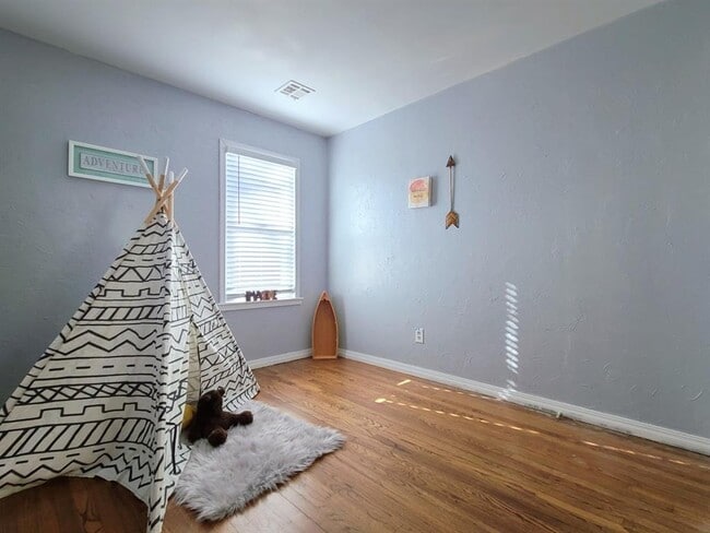 Building Photo - 3512 N Holman Ct