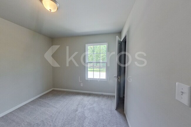Building Photo - 248 York Ln