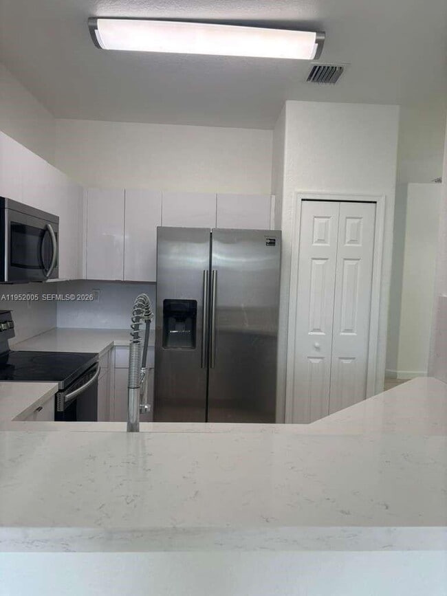 Building Photo - 2532 SE 15th Ct