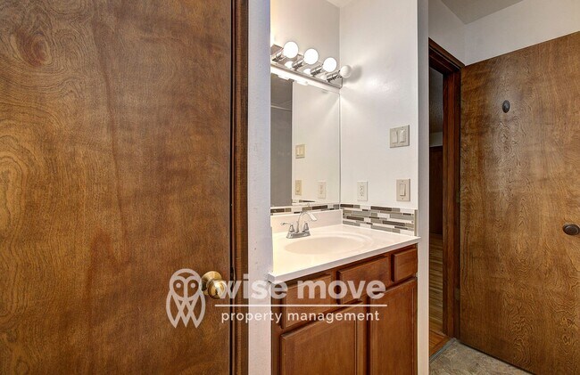 Building Photo - Mid-Mod on Missoula- Big Backyard!