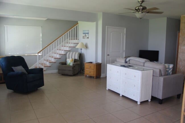 Building Photo - Furnished Riverview Home w/ Pool