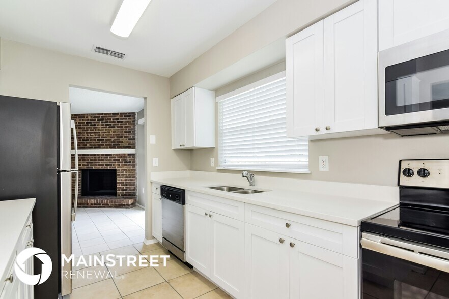 Building Photo - 839 Cinnamon Dr