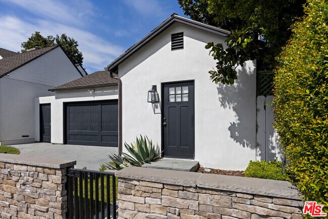 Building Photo - 4316 N Clybourn Ave