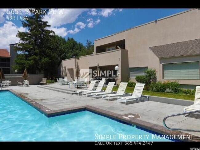 Building Photo - 5651 S Park Pl W