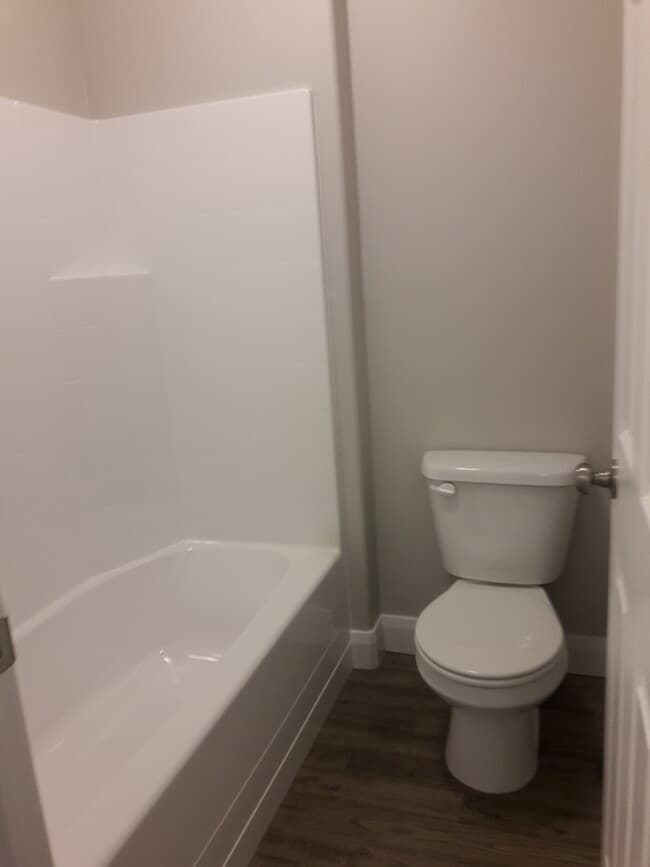 Building Photo - Move-In Discount --3 bed 2.5 bath - Newer townhome in the heart of Cedar City