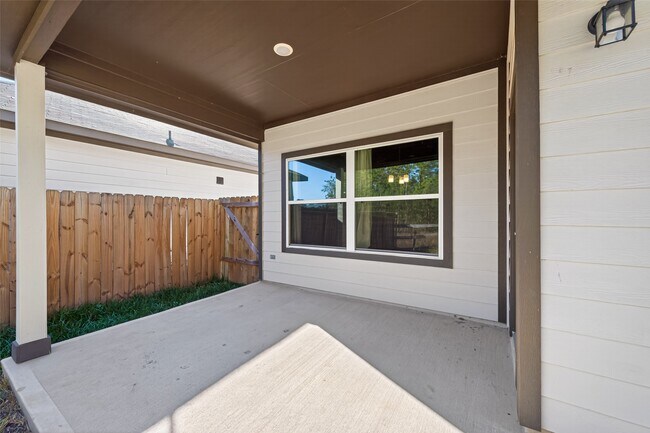 Building Photo - 2320 Cedar Pl Dr