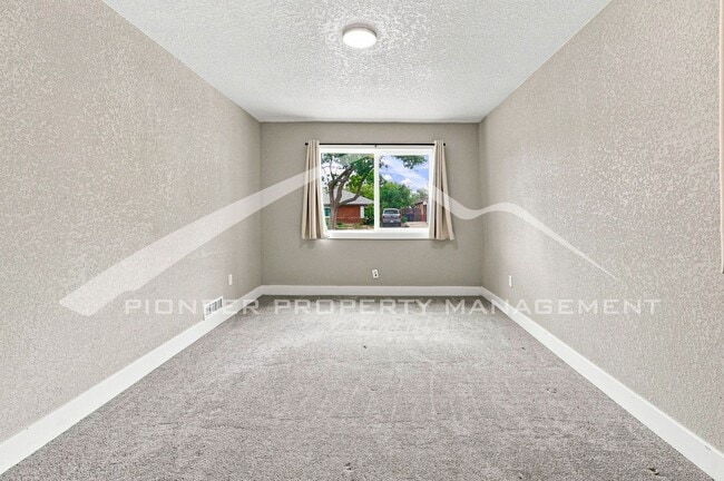 Building Photo - 1235 Scranton St