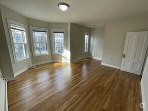 Building Photo - 164 Putnam Ave