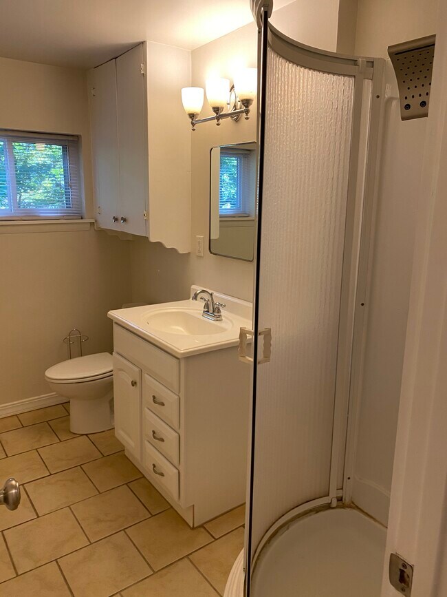 Building Photo - 147 Jewell Rd