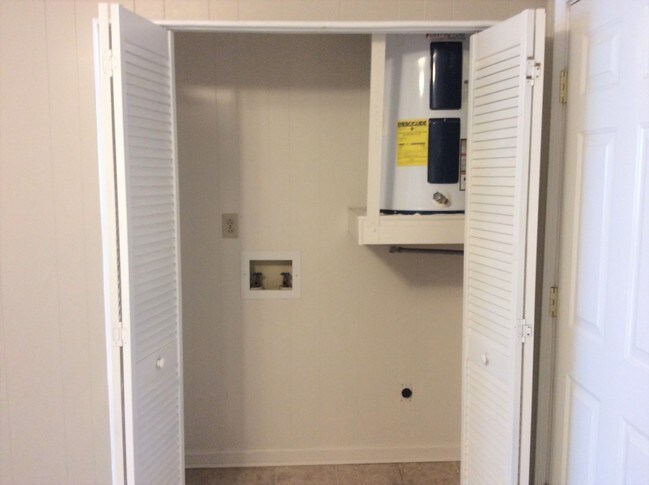 Building Photo - 210 Shipman Rd