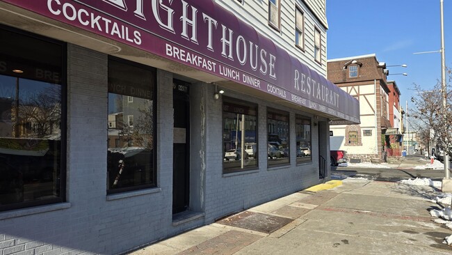 Building Photo - 667 Broadway