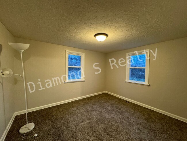 Building Photo - 3435 S Sulgrove Ave