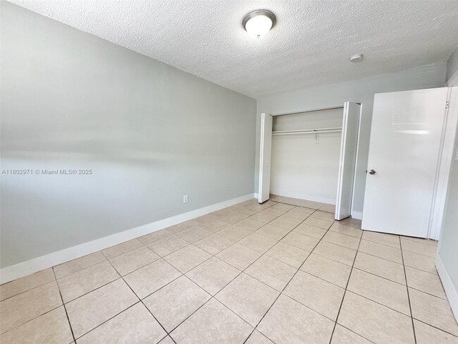 Building Photo - 5420 SW 38th St