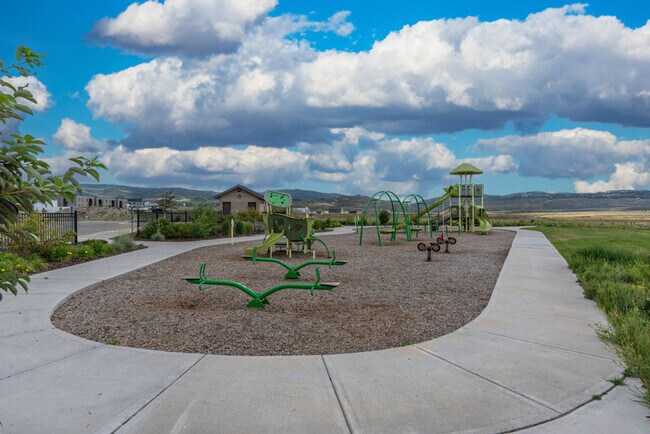 Building Photo - 6831 Silver Creek Dr