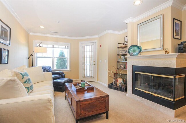 Building Photo - 213 Waterside Close