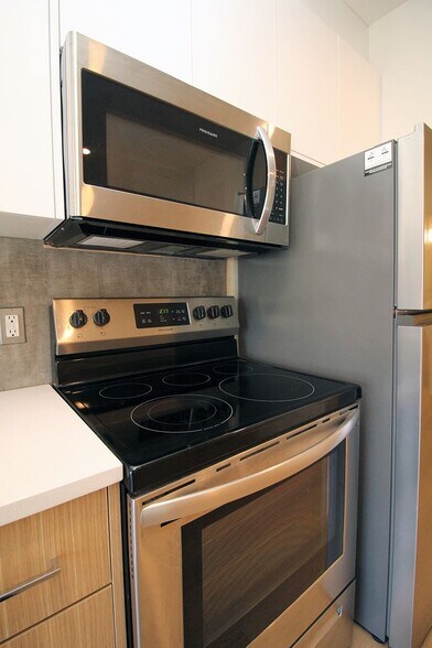 Building Photo - 8417 SW 24th Ave