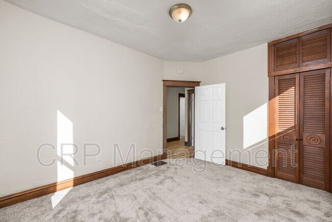 Building Photo - 5033 Ray Ave