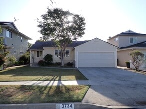 Building Photo - Single Family House in Desirable Neighborhood