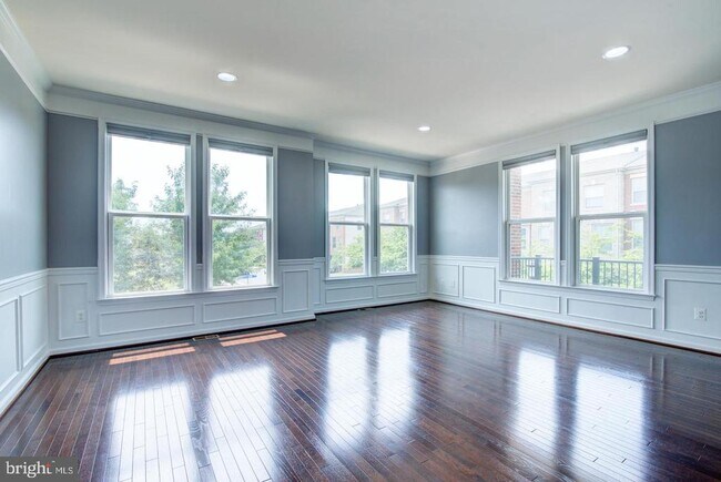 Building Photo - 42262 Knotty Oak Terrace