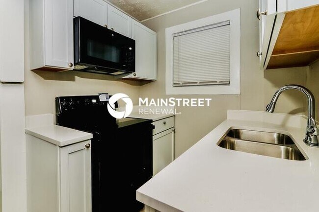 Building Photo - 1 Bedroom Pet-Friendly Home in Louisville, KY with Main Street Renewal