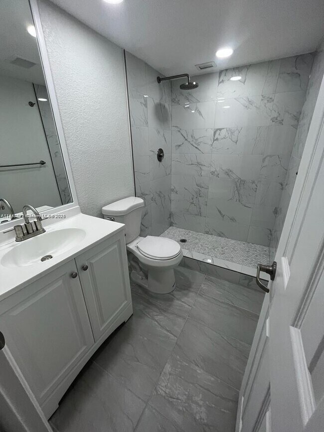 Building Photo - 2651 S Course Dr