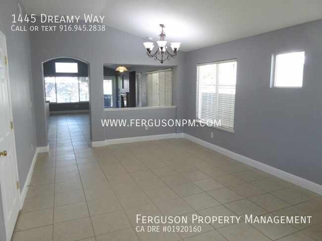 Building Photo - 1445 Dreamy Way