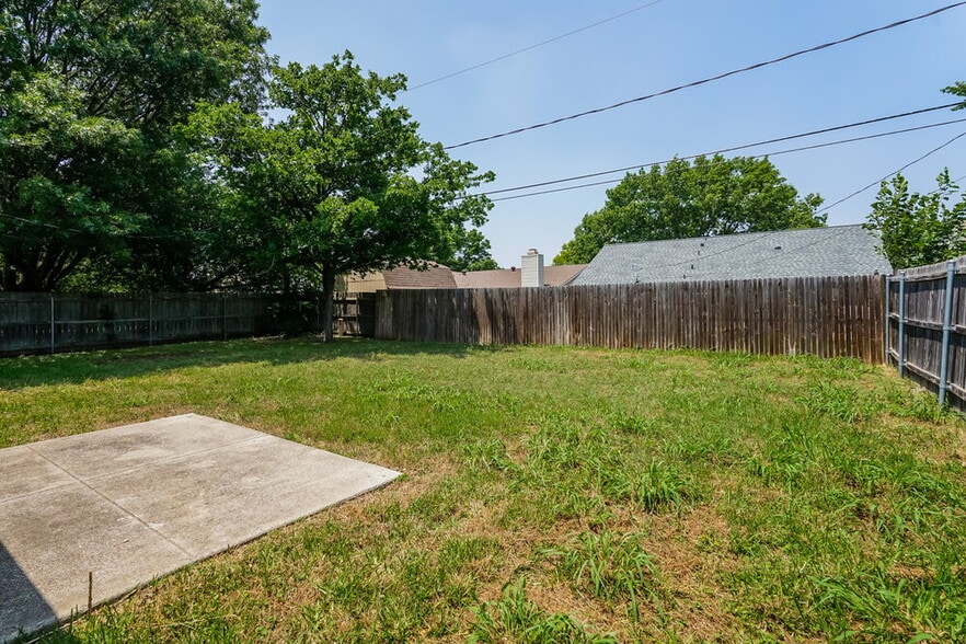 Building Photo - 2303 Villanova St
