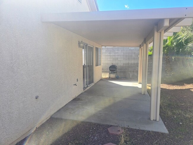 Building Photo - 3 bedroom home