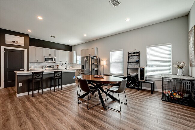 Building Photo - 108 Bay Oaks Dr