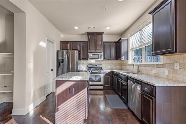 Building Photo - 2309 Oakton Pl