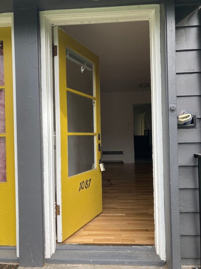 Building Photo - A great connection make all the difference!