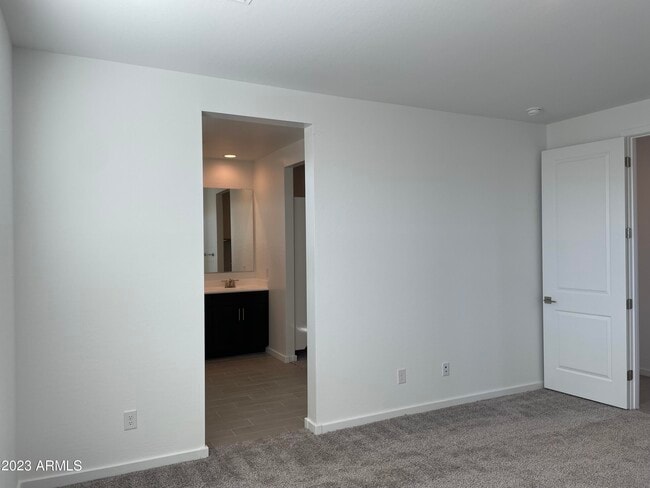 Building Photo - 17401 W Red Fox Rd