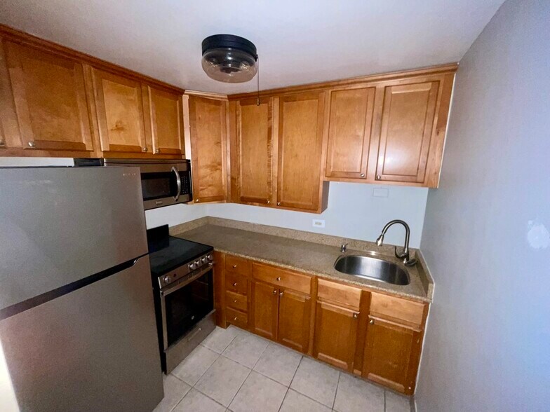 Building Photo - 233 E Erie St