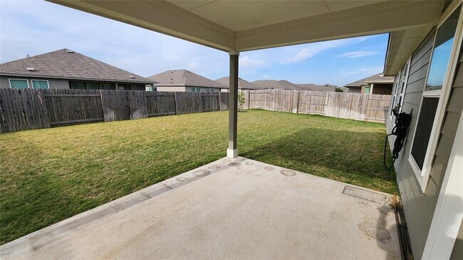 Building Photo - 704 Giorgio Moroder Dr