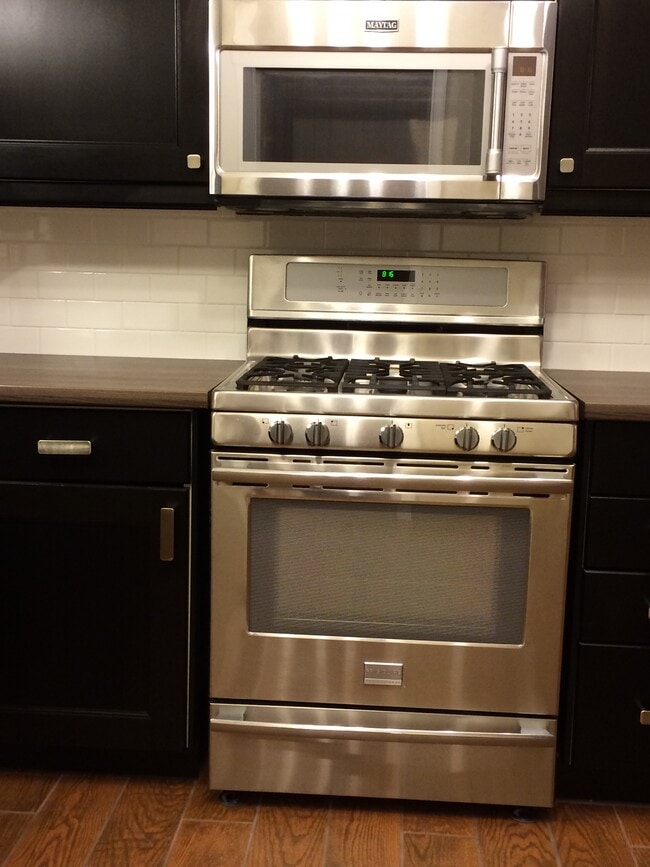 Building Photo - 6733 NW Compass Dr