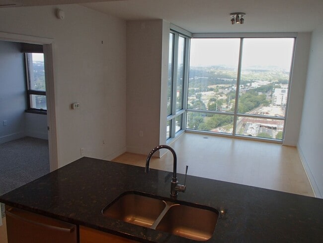 Building Photo - 1 Bedroom 1 Bath: Austin Condo