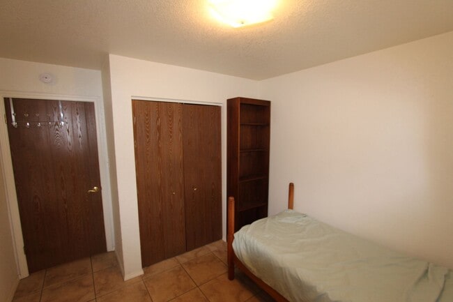 Building Photo - Partially Furnished 4-Bed Home in University Heights