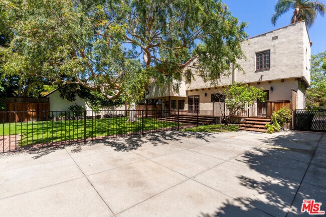 Building Photo - 329 N McCadden Pl