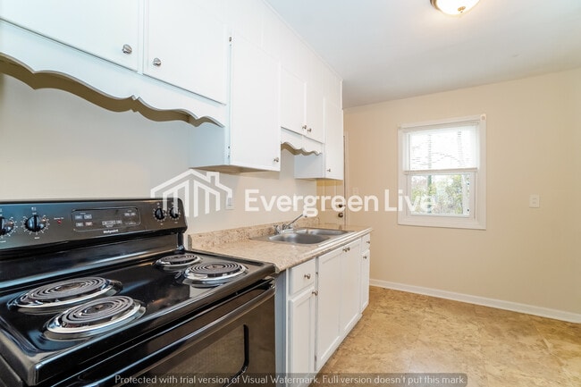 Building Photo - 2365 Lindale Rd