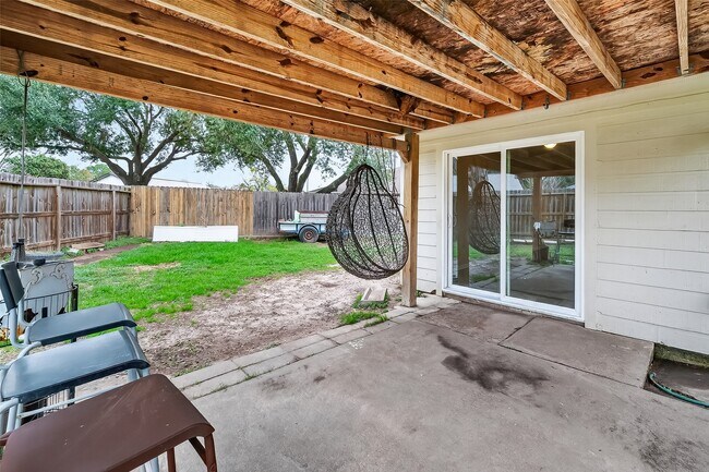 Building Photo - 17010 Bentana Ct