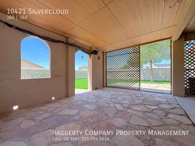 Building Photo - 10421 Silvercloud-