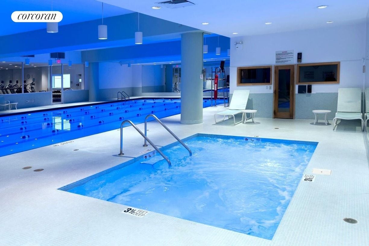 Building Photo - 235 E 40th St