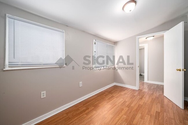 Building Photo - 529 Telford Ln