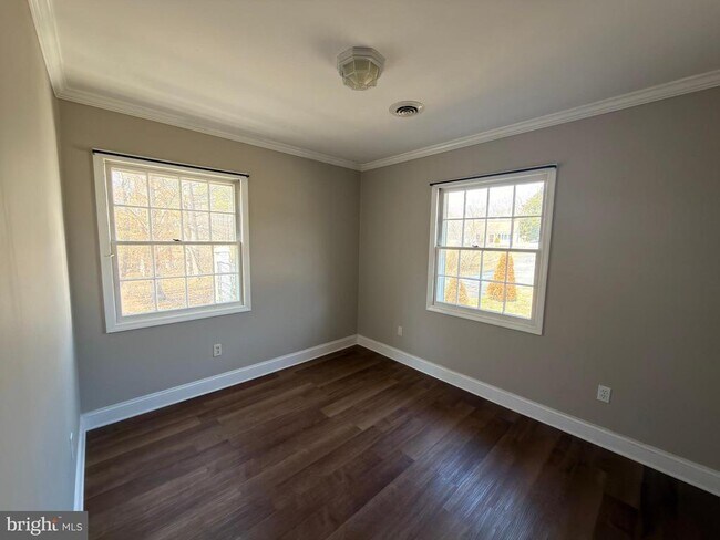 Building Photo - 10325 Gordon Rd