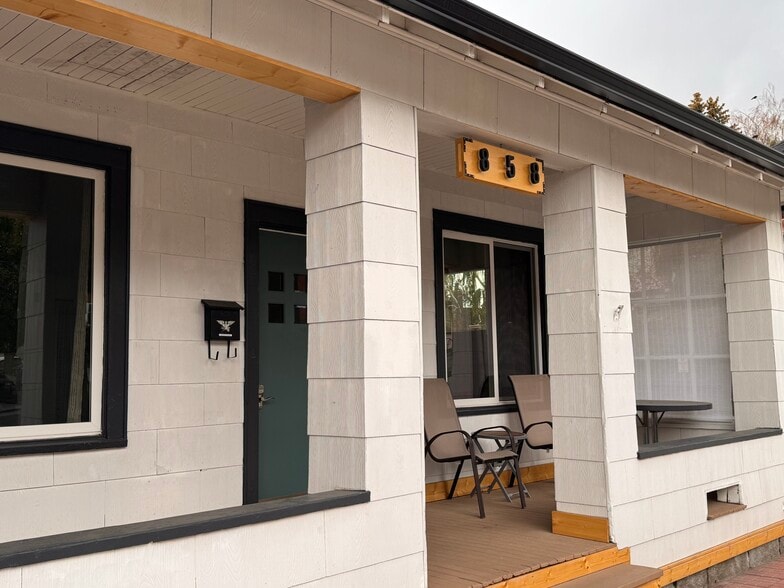 Front Porch - 858 W Silver St